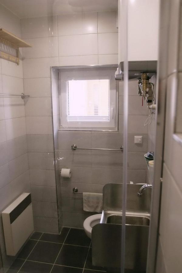 Malé útulné studio s koupelnou a kuchyňkou Svinarov Exteriér fotografie